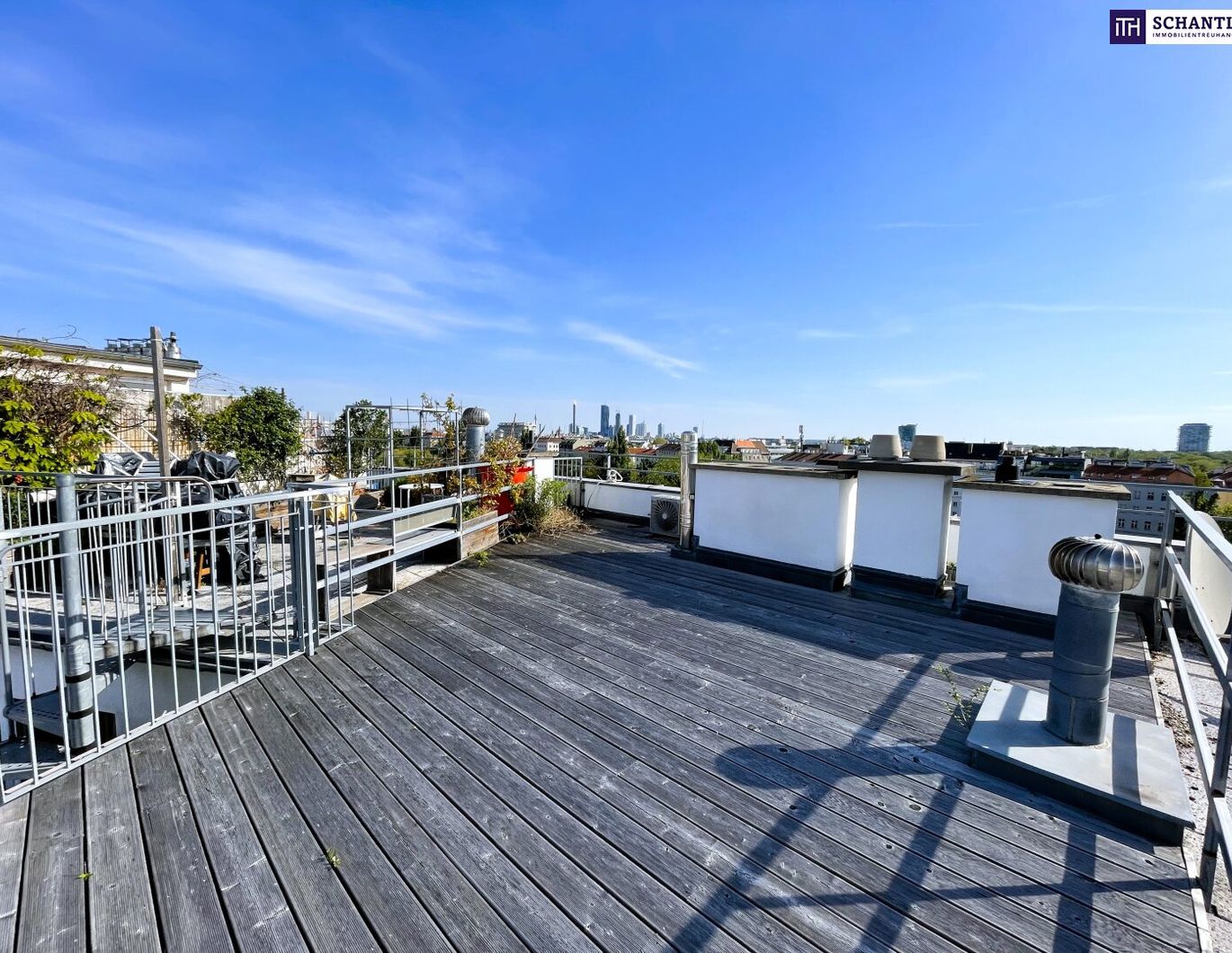 Skyview I Weite I Luxus: Großzügige und stilvolle 2-Zimmer-Maisonette mit Dachterrasse in Toplage neben Donaukanal!