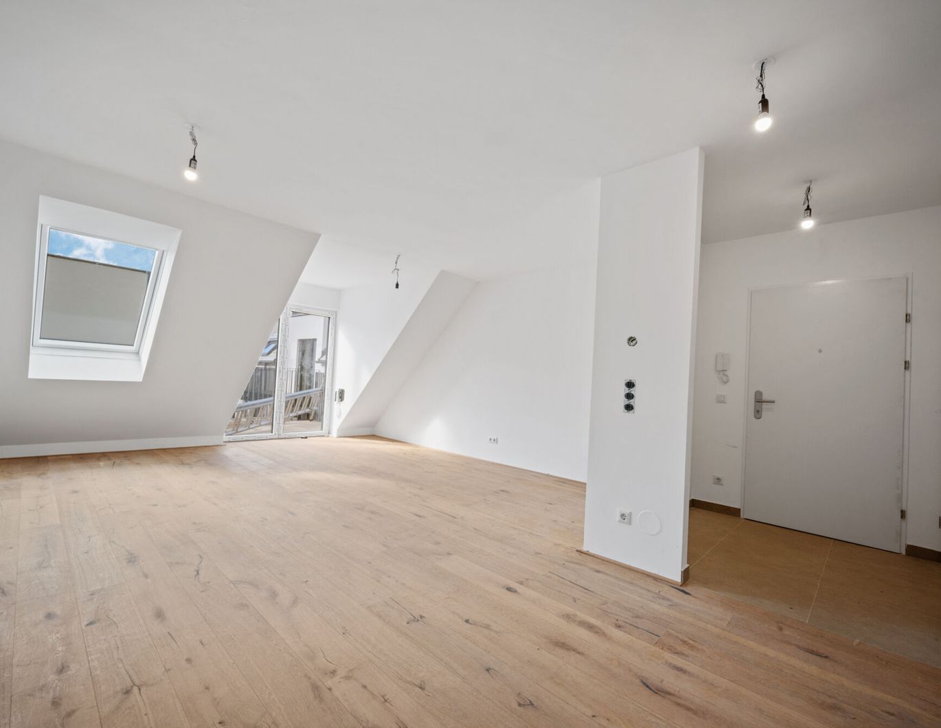 ERSTBEZUG | 3 Zimmer Familienwohnung mit südseitigem Balkon| Nähe Hirschstettner Badeteich