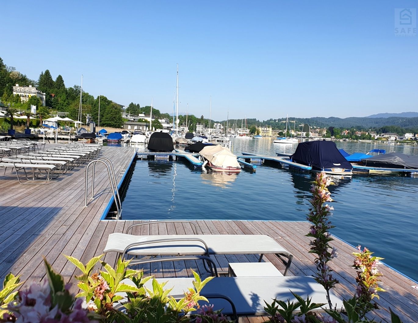 Außergewöhnliche Gartenwohnung in der Veldener Bucht mit Pool und Seezugang!