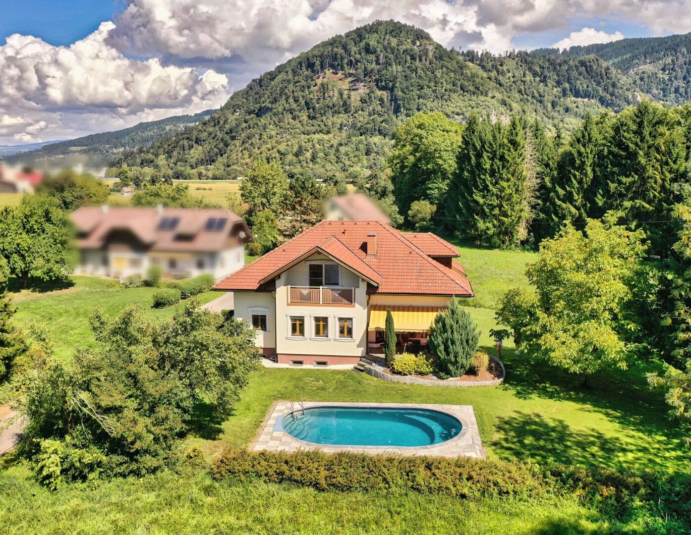 Sehr gepflegtes Wohnhaus mit Pool im Bezirk St. Veit