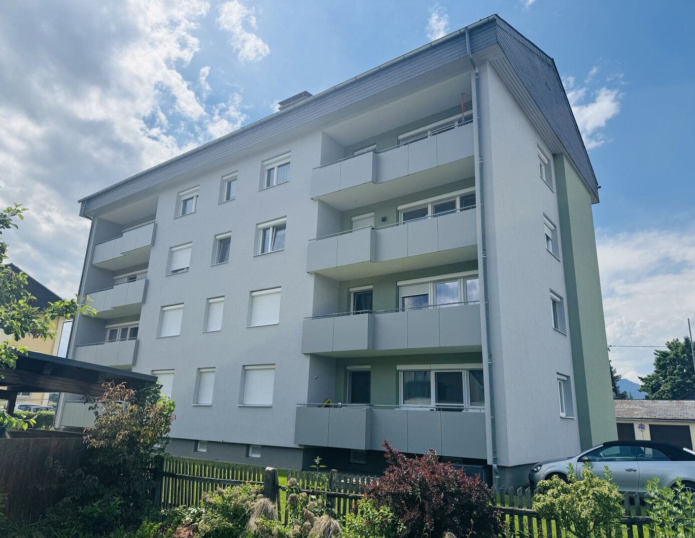 Apfelberg: großzügige 3-Zimmer-Wohnung ca 79 m2 mit zwei Balkone und Garage