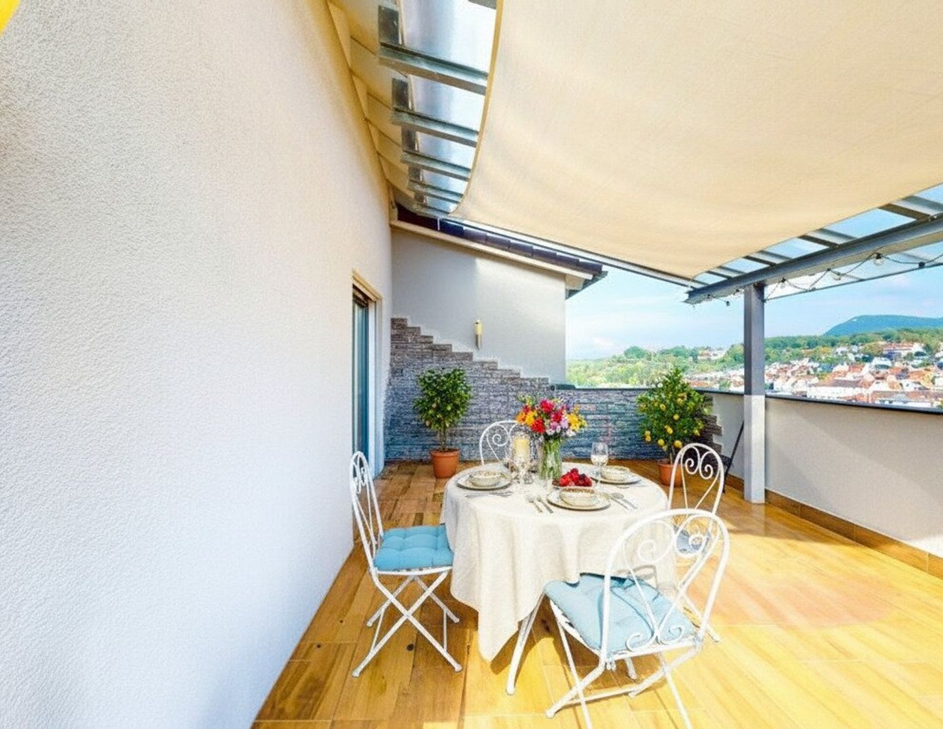 Modernes Mehrfamilienhaus mit Burgblick in ruhiger Lage in Neuffen (bei Stuttgart)