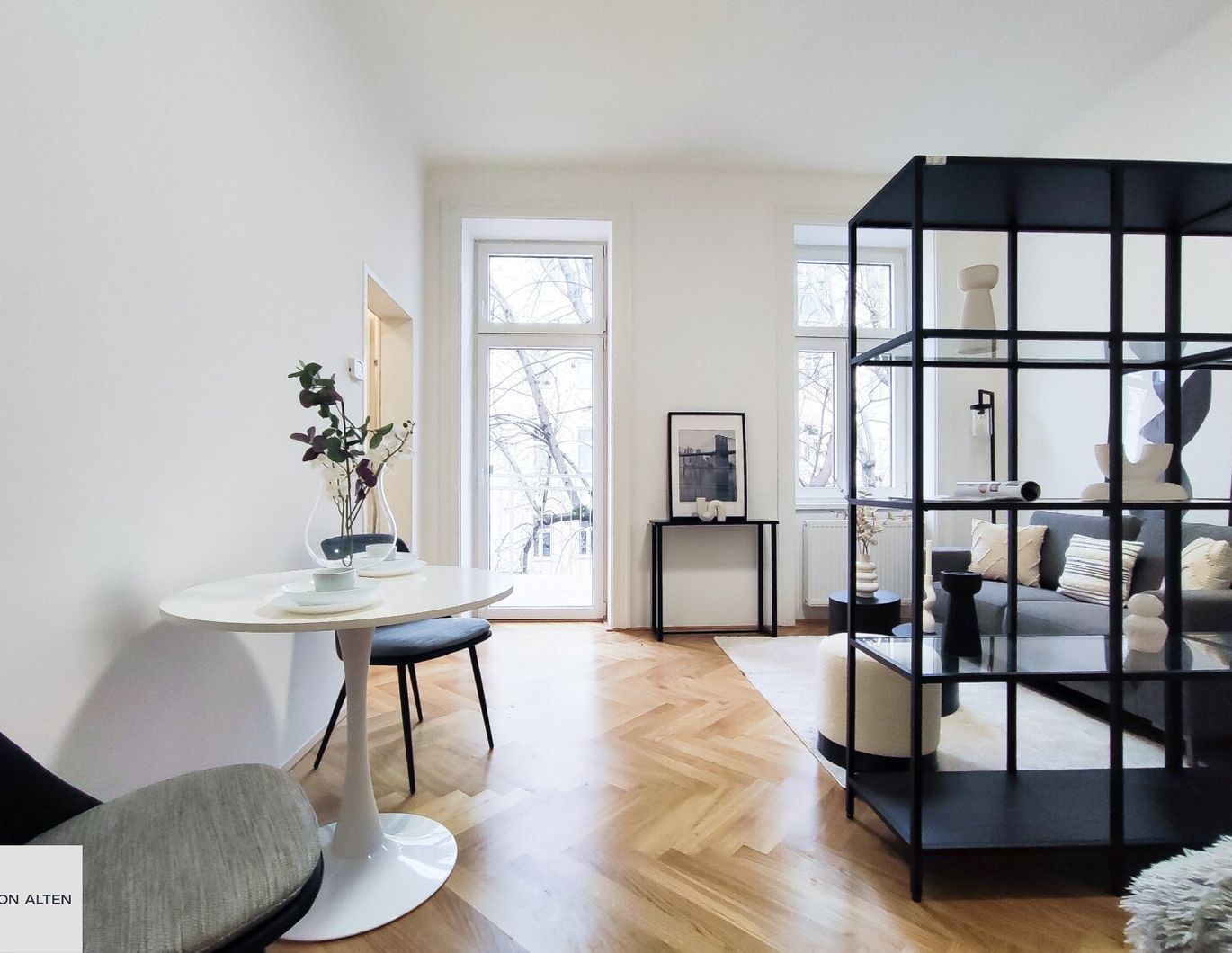 Erstbezug nach Sanierung: Studio-Apartment mit Balkon im 3. Liftstock eines gepflegten Altbaus