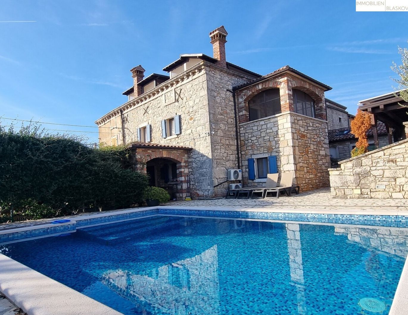 Porec Umgebung - Attraktives Steinhaus mit 2 Appartements und Pool/Wellness