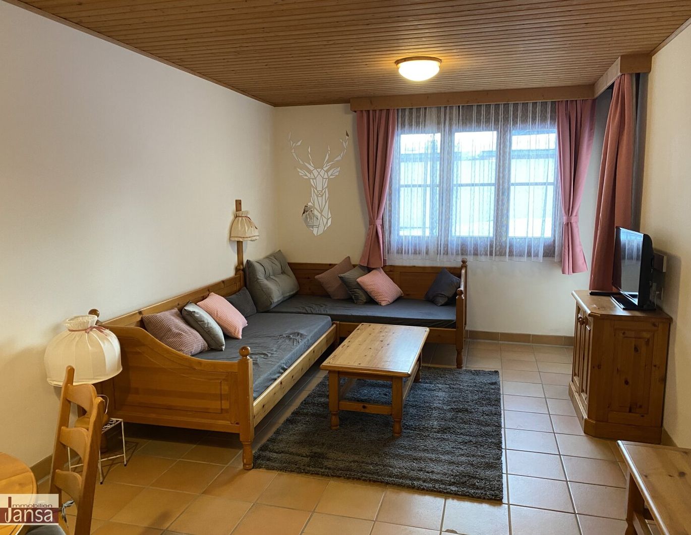 Skifahrer und Naturfans aufgepasst! In unmittelbarer Pistennähe - behagliches 2-Zi-Apartmen mit Garten und überdachter S/W-Terrasse