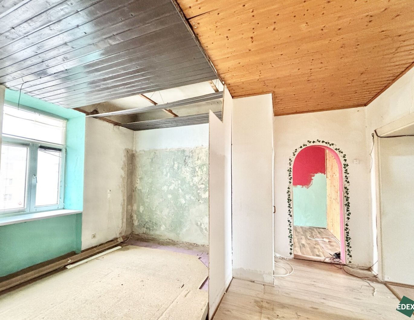 Sanierungsbedürftige 2,5-Zimmer-Altbauwohnung in guter Lage in Meidling