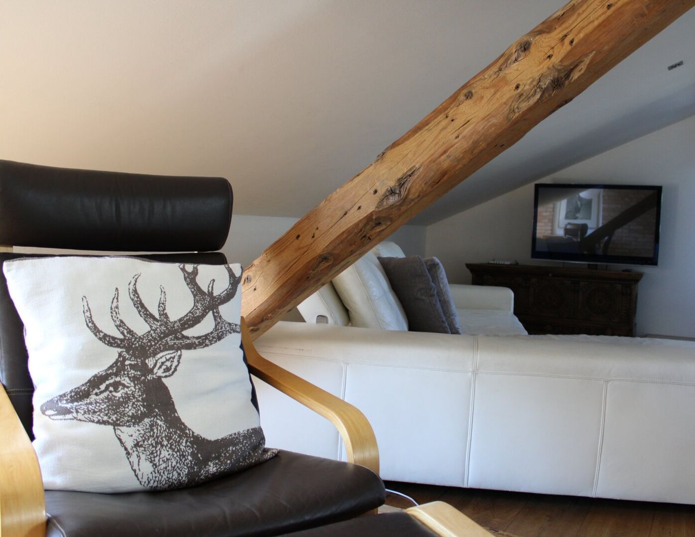 ACHTUNG! EXCLUSIVE FERIENWOHNUNG - Penthouse mit Garten und Blick über das Inntal!