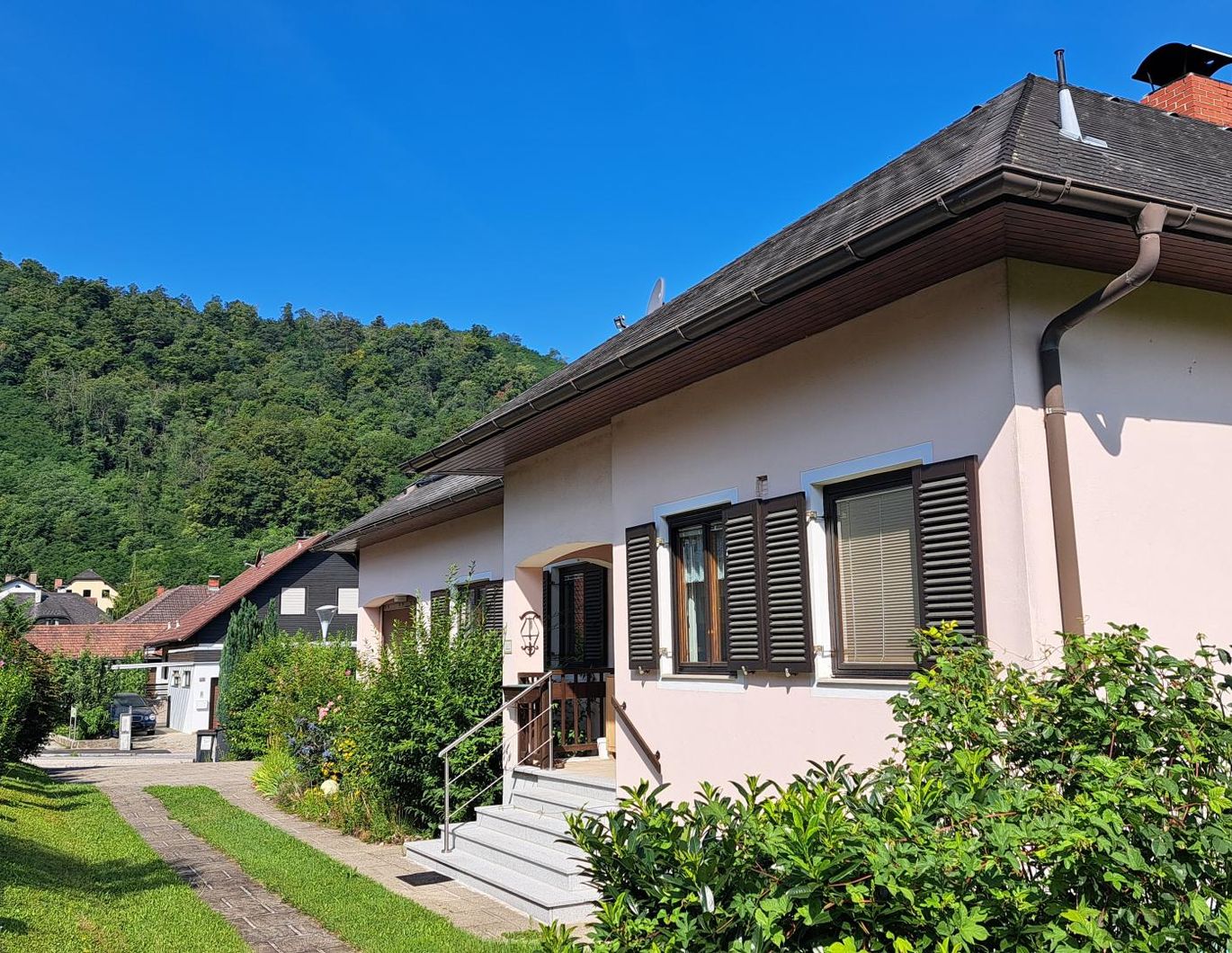 Wunderschönes Landhaus mit tollem Ausblick und Pool