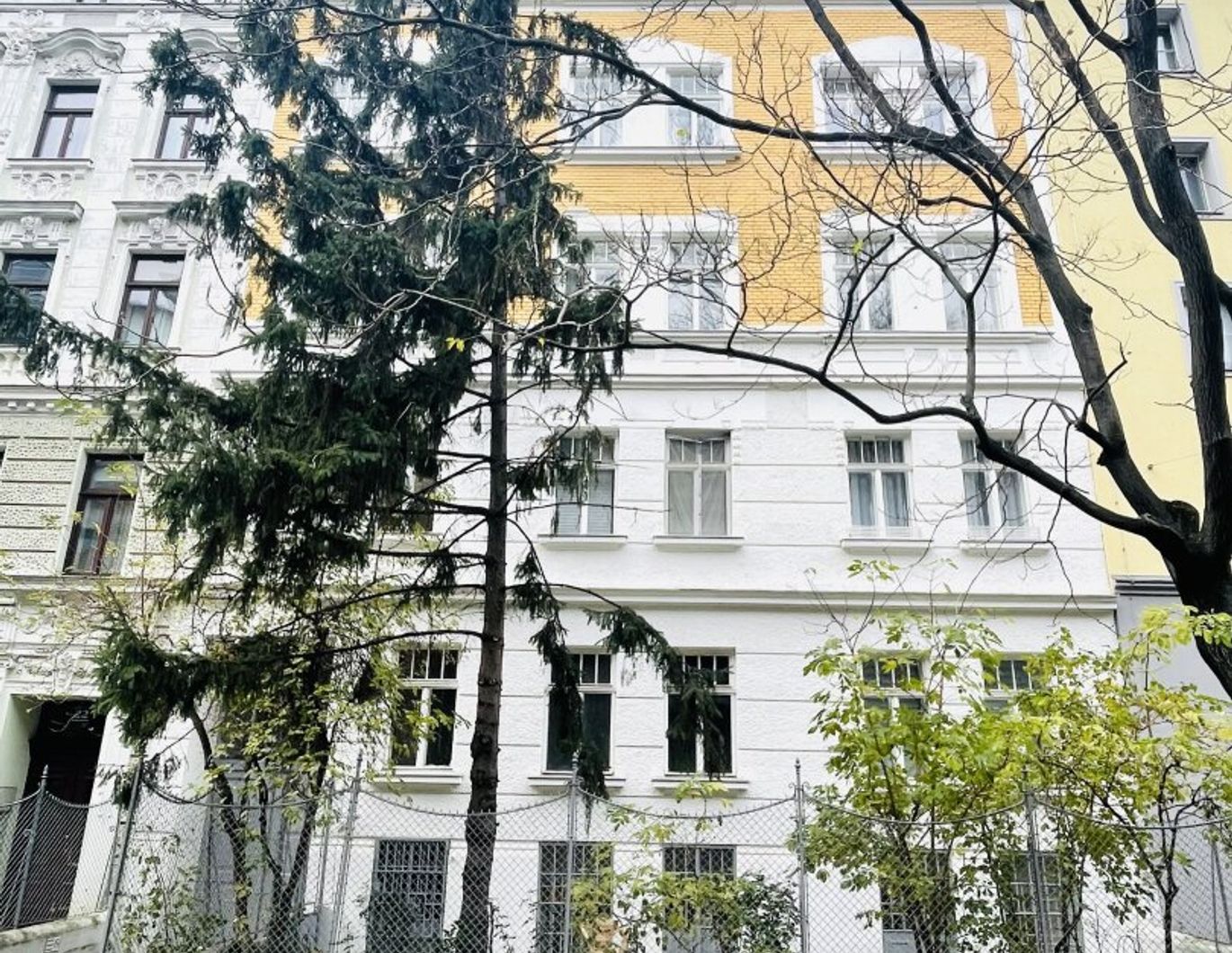 Altbaucharme - neu sanierte 1-Zimmer Wohnung mit möglichen Balkon - Nähe Landstraße