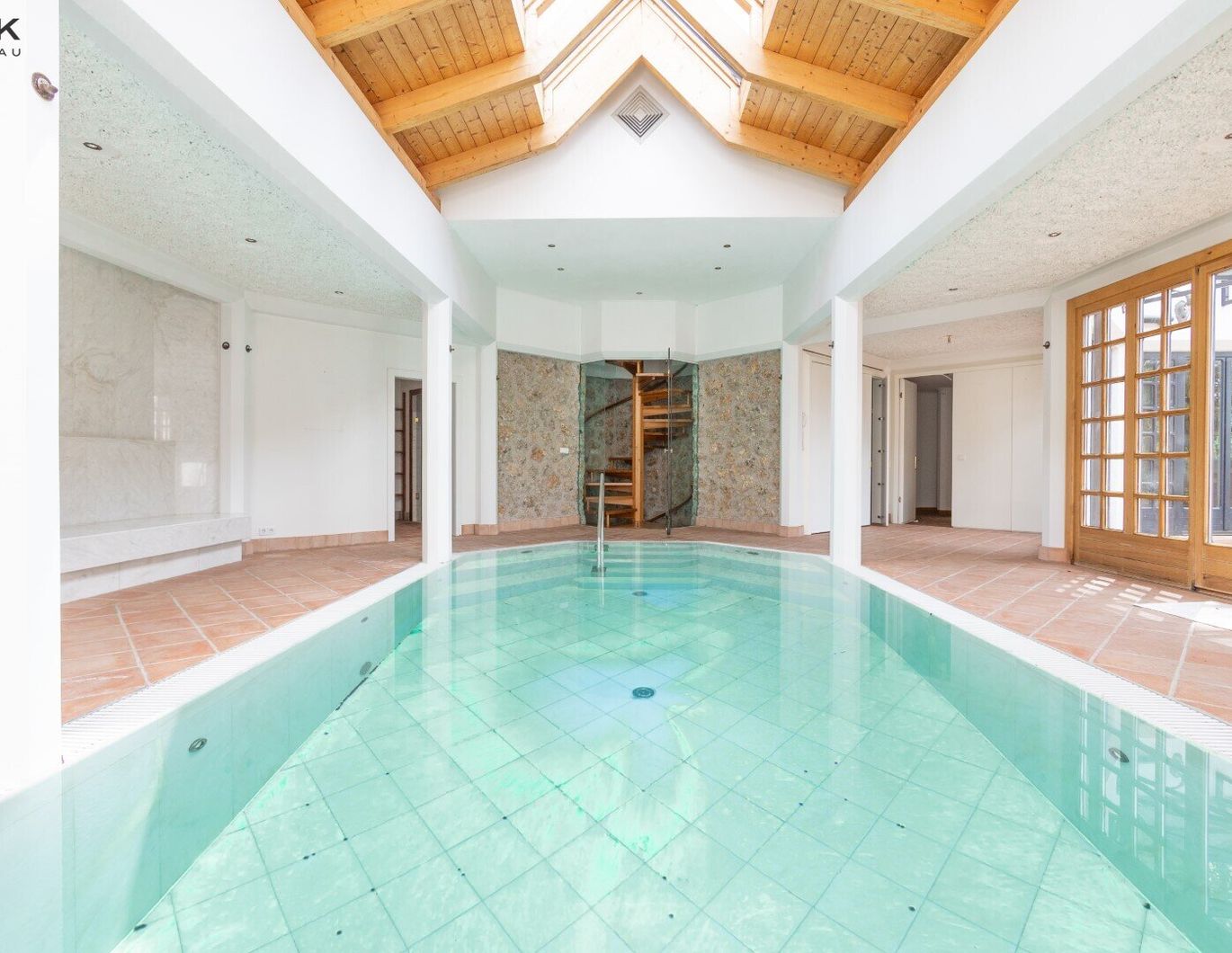 Luxuriös wohnen mit Wellnessbereich und Pool in Elsbethen