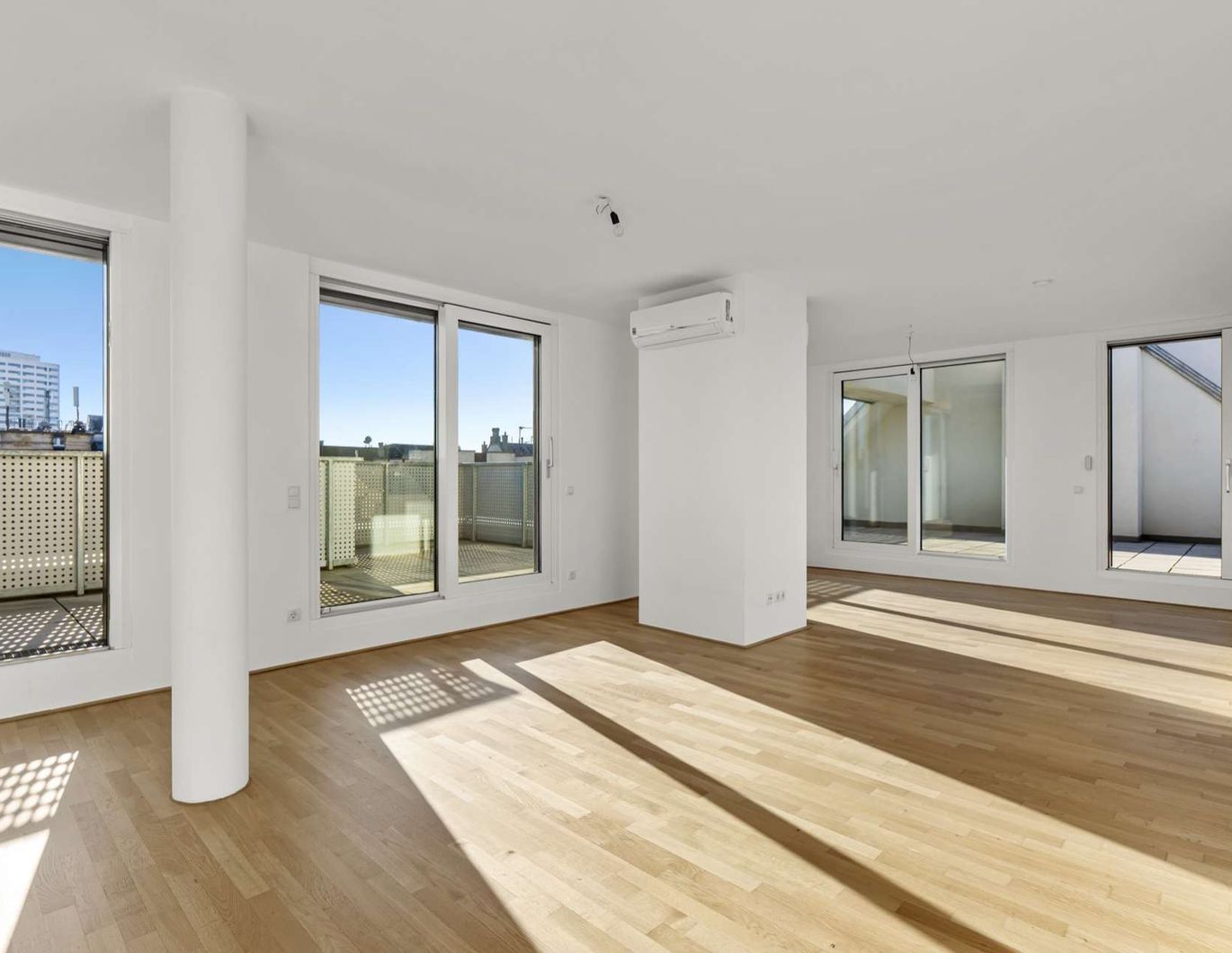 ++ Exklusives ++ Maisonette-Penthouse in Ruhelage - private Dachterrasse, Pool & Weitblick