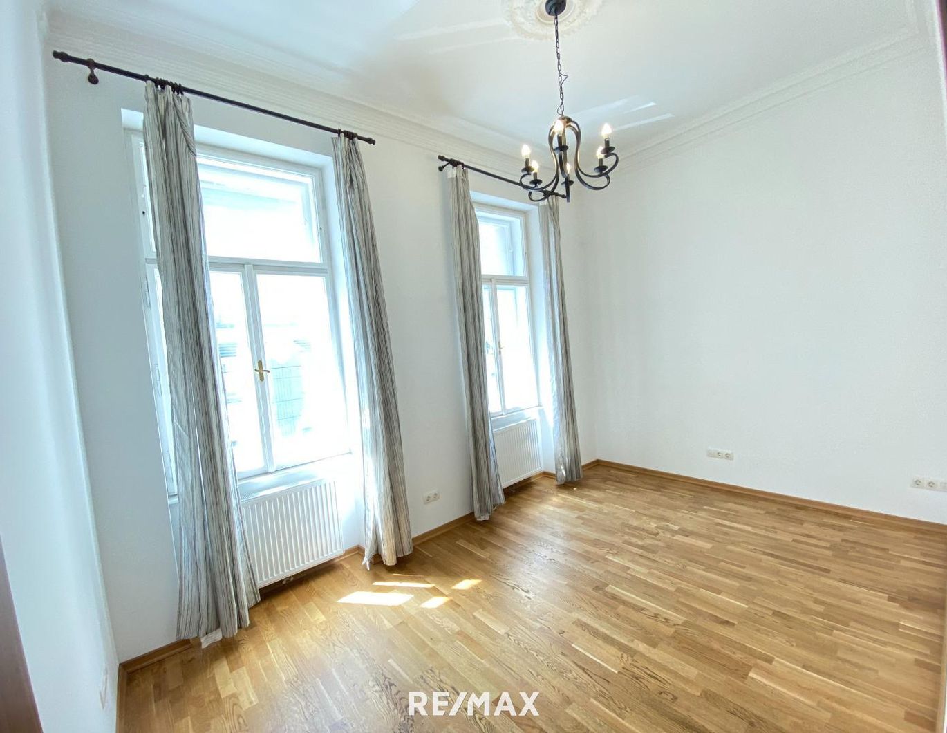 6 Zimmer Wohnung/Ordination/Büro/Praxis nahe des Parlaments!