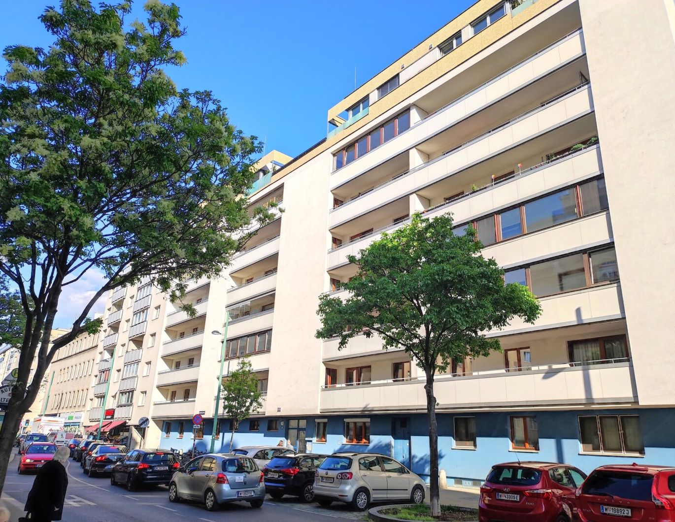 BLICK INS GRÜNE - 2 Zimmer mit Loggia direkt bei der U6