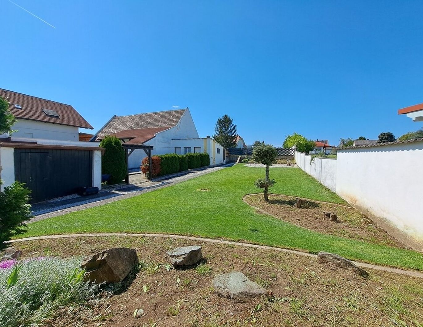 Freundiches Familienhaus mit sehr ruhigen Garten - Wintergarten und 2 Gartenhäusern - Nähe Eisenstadt