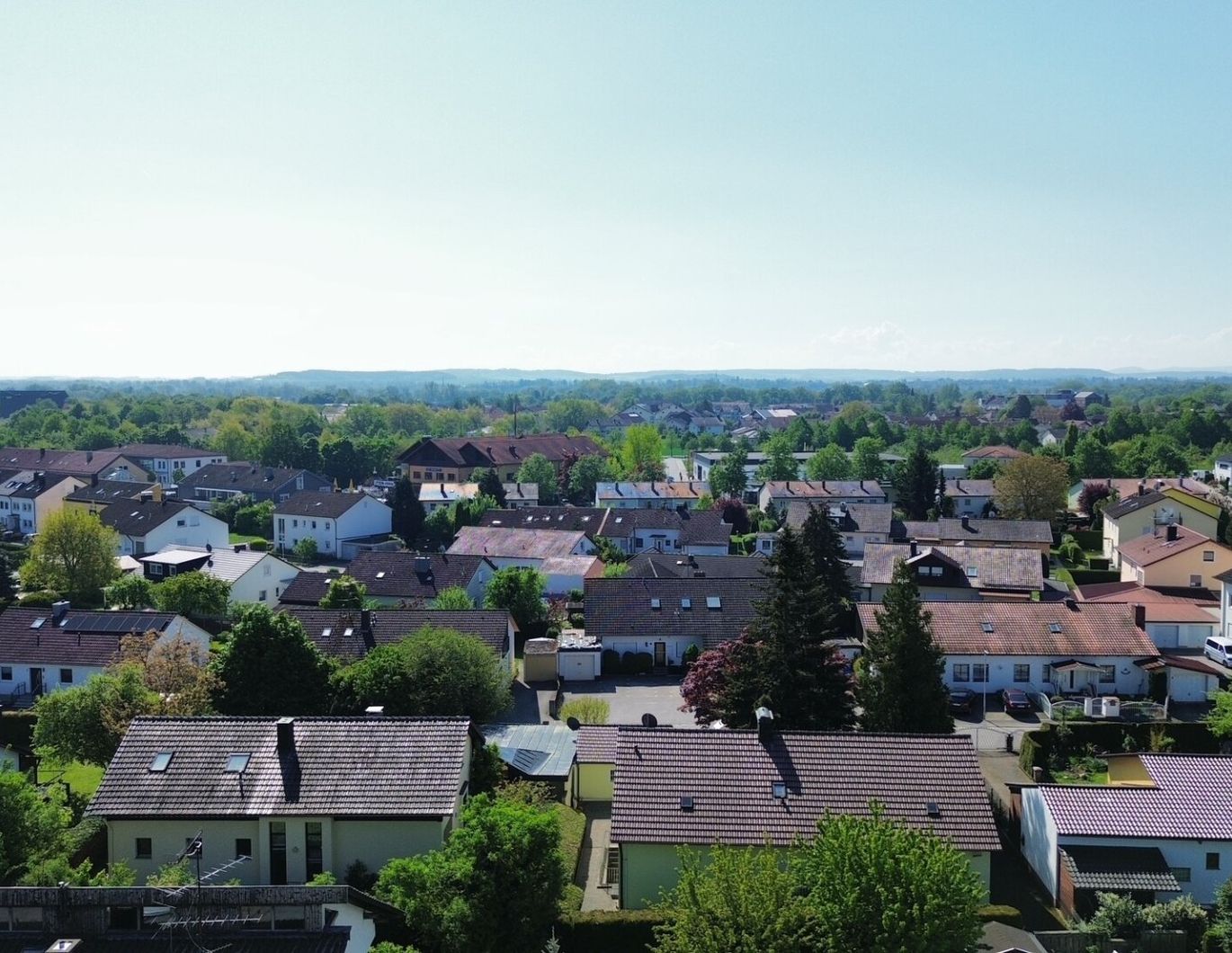 Suchen 1 - 2 Zi.-Wohnung mit Balkon zu KAUFEN: Parkplatz, Brandschutz erledigt