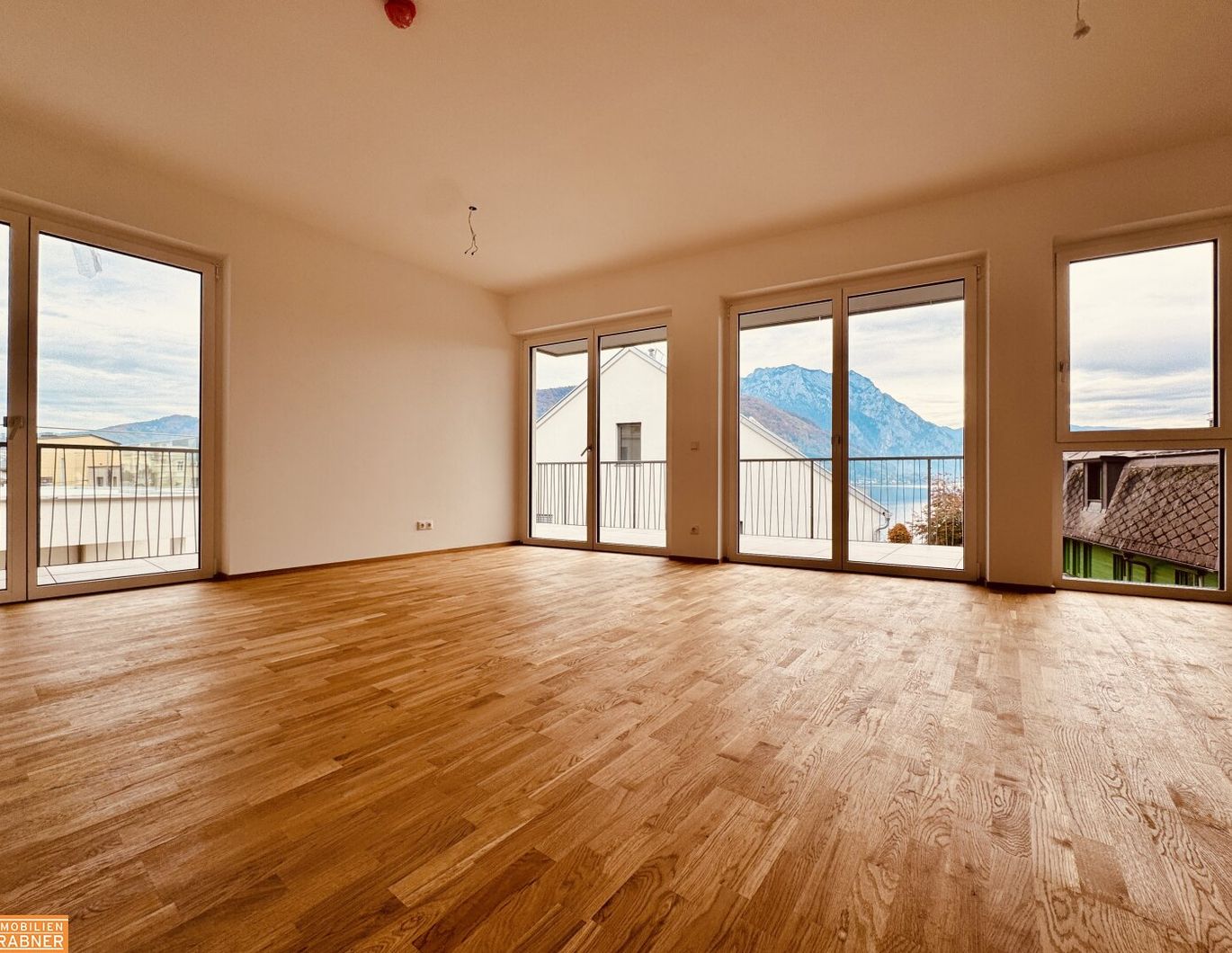 Lichtdurchflutete Wohnung mit Seeblick und großer Terrasse in Bestlage von Gmunden
