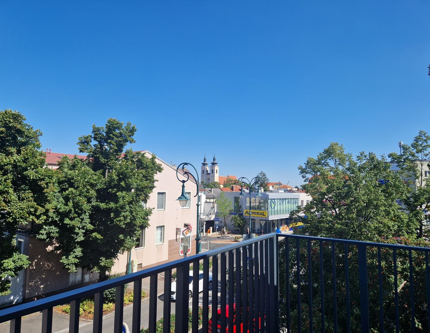 TOLLE FAMILIENWOHNUNG IM DACHGESCHOSS MIT HERRLICHER TERRASSE - ÜBERGABE ERFOLGT BEZIEHBAR UND SCHLÜSSELFERTIG