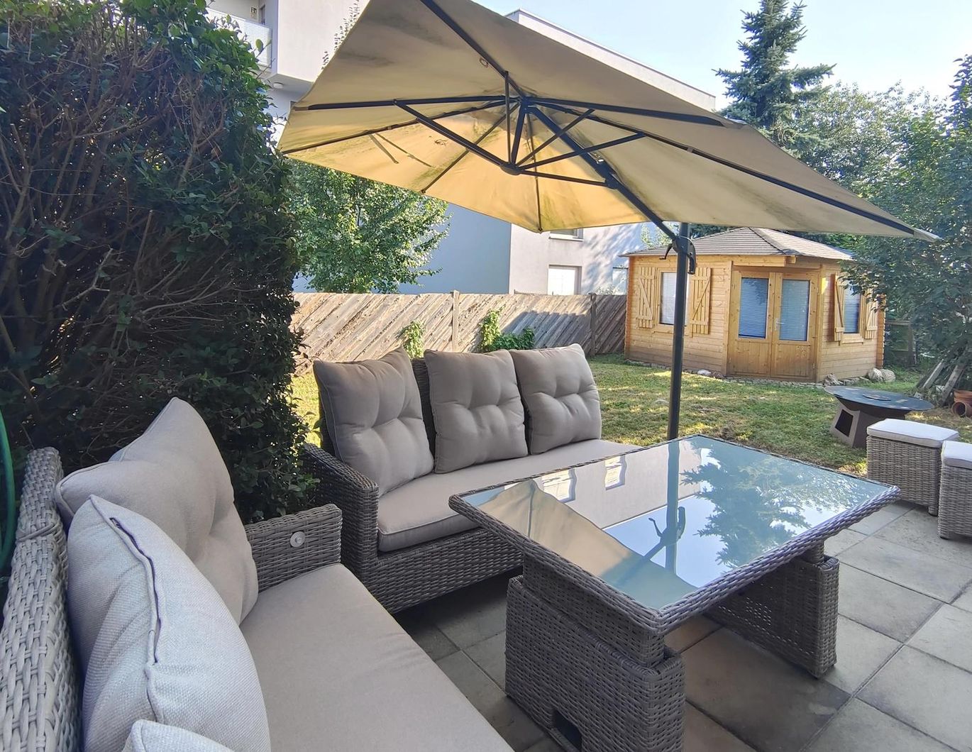 Phenomenale Gartenwohnung mit großer Hütte und Parkplatz (Provisionsfrei)