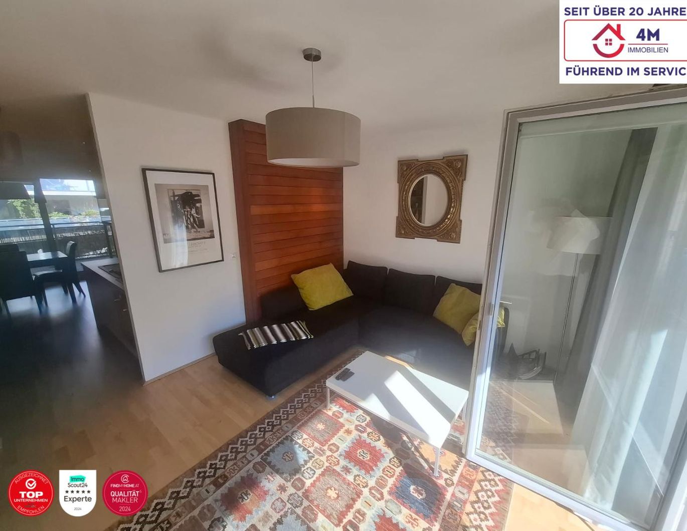 Elegante Stadtwohnung mit Balkon & Stil