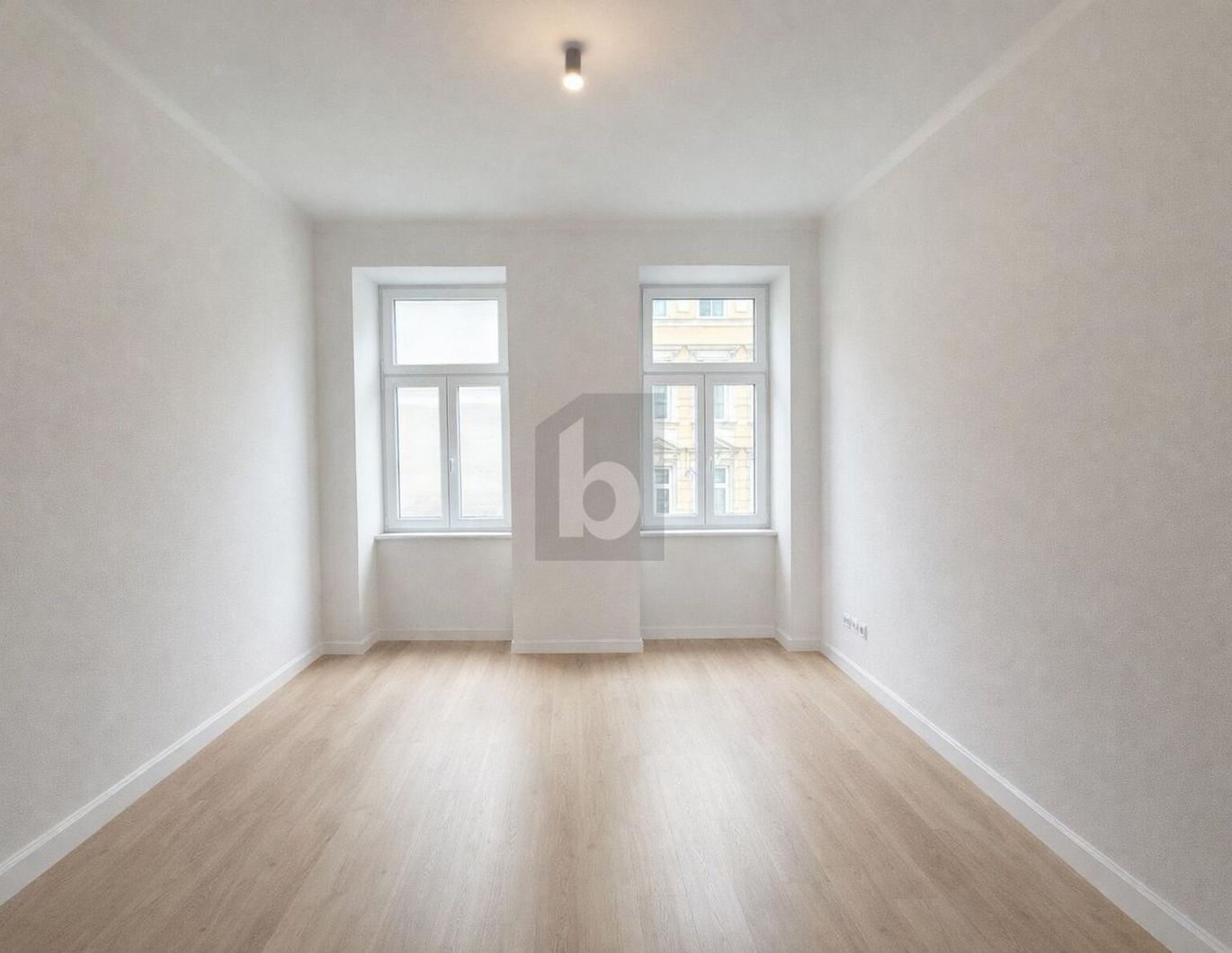 TOLLER ALTBAU IN ZENTRALER LAGE - ERSTBEZUG NACH SANIERUNG