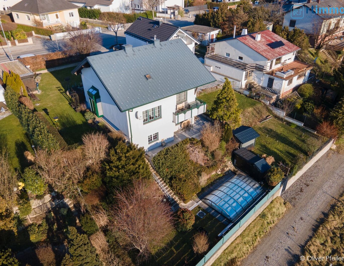 ENTZÜCKENDES EINFAMILIENHAUS MIT FERNSICHT UND POOL