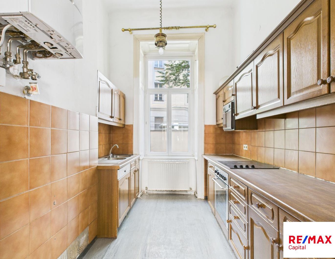 3-Zimmer-Altbauwhg. nur 3 Minuten von der U-6 Alserstraße entfernt in sanierungsbedürftigem Zustand