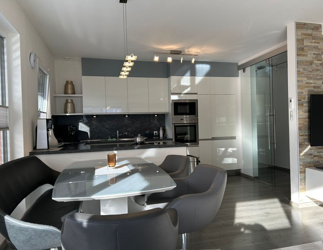 Exklusives Penthouse mit sonniger Dachterrasse & Bergblick in Wattens