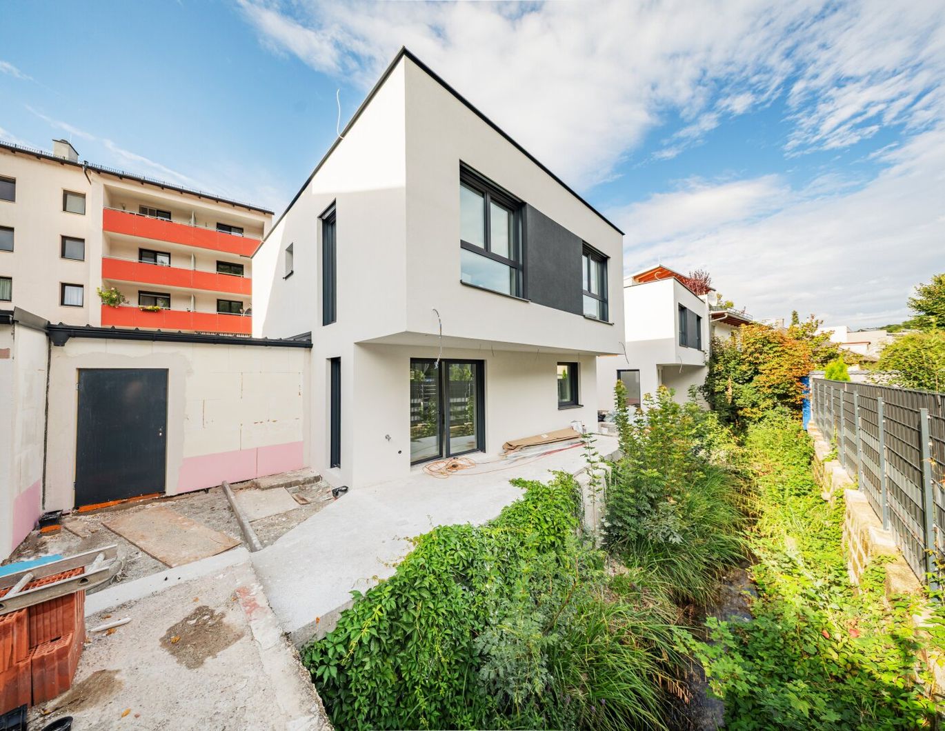 Luxuriöse Residenz - Exklusives Traumhaus mit Smart-Living, Stil, Eleganz & höchstem Komfort im Grünen