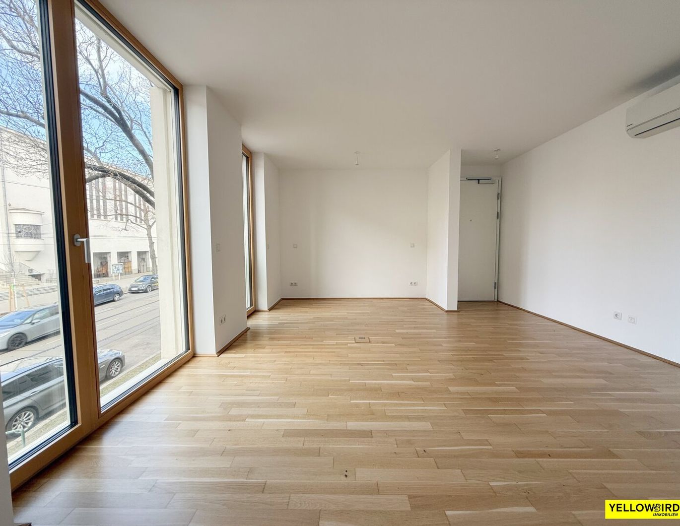Erstbezug | Große Fenster | Fußbodenheizung | Tischler Möbel