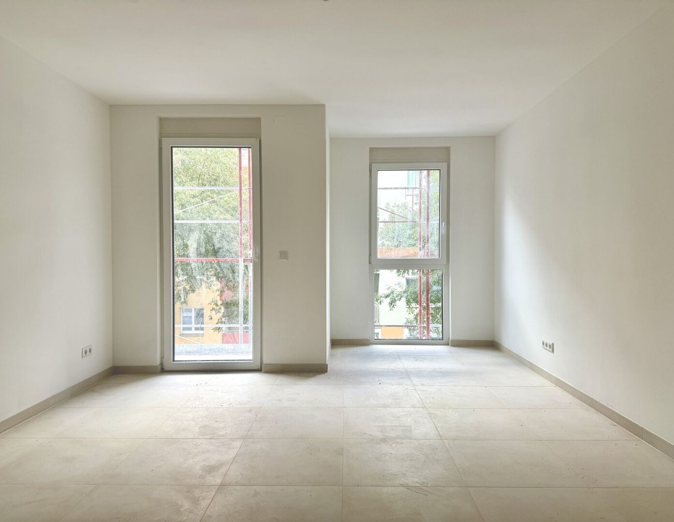 ERSTBEZUG in modernen NEUBAU mit FREIFLÄCHEN!