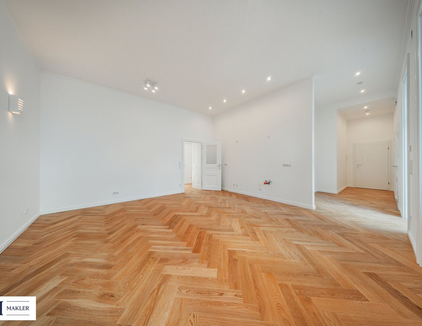 Heller 3-Zimmer-Erstbezug mit Balkon in revitalisierter Altbauliegenschaft nahe Kagraner Platz