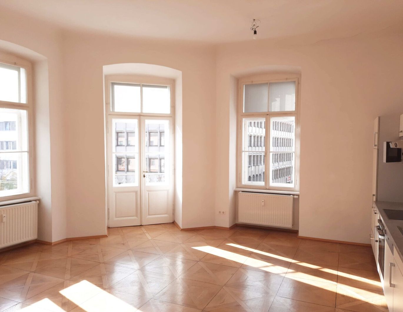 Zentral gelegene, gepflegte 2 Zimmerwohnung mit Balkon