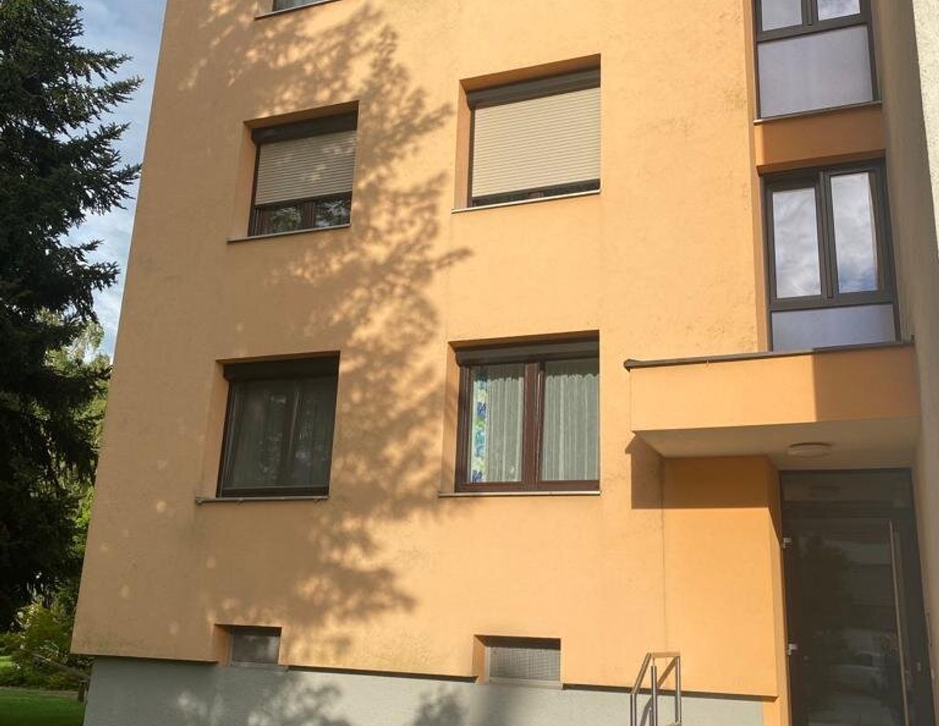 Miete / 4-Zimmer Wohnung mit Balkon