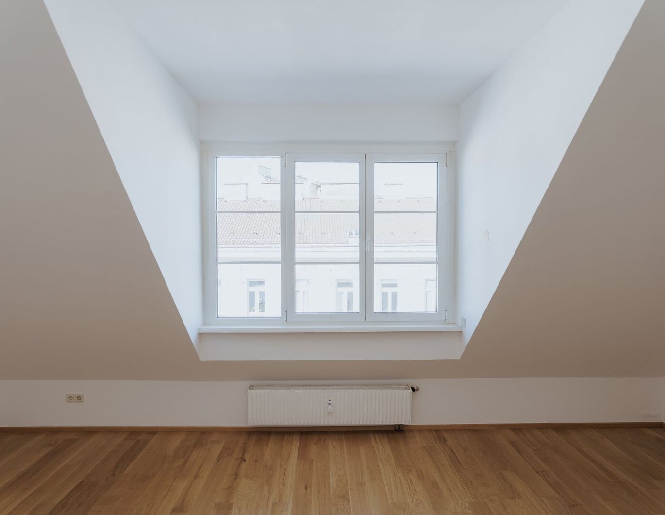 Schöne klimatisierte 3 Zimmer Maisonettewohnung im Dachgeschoß