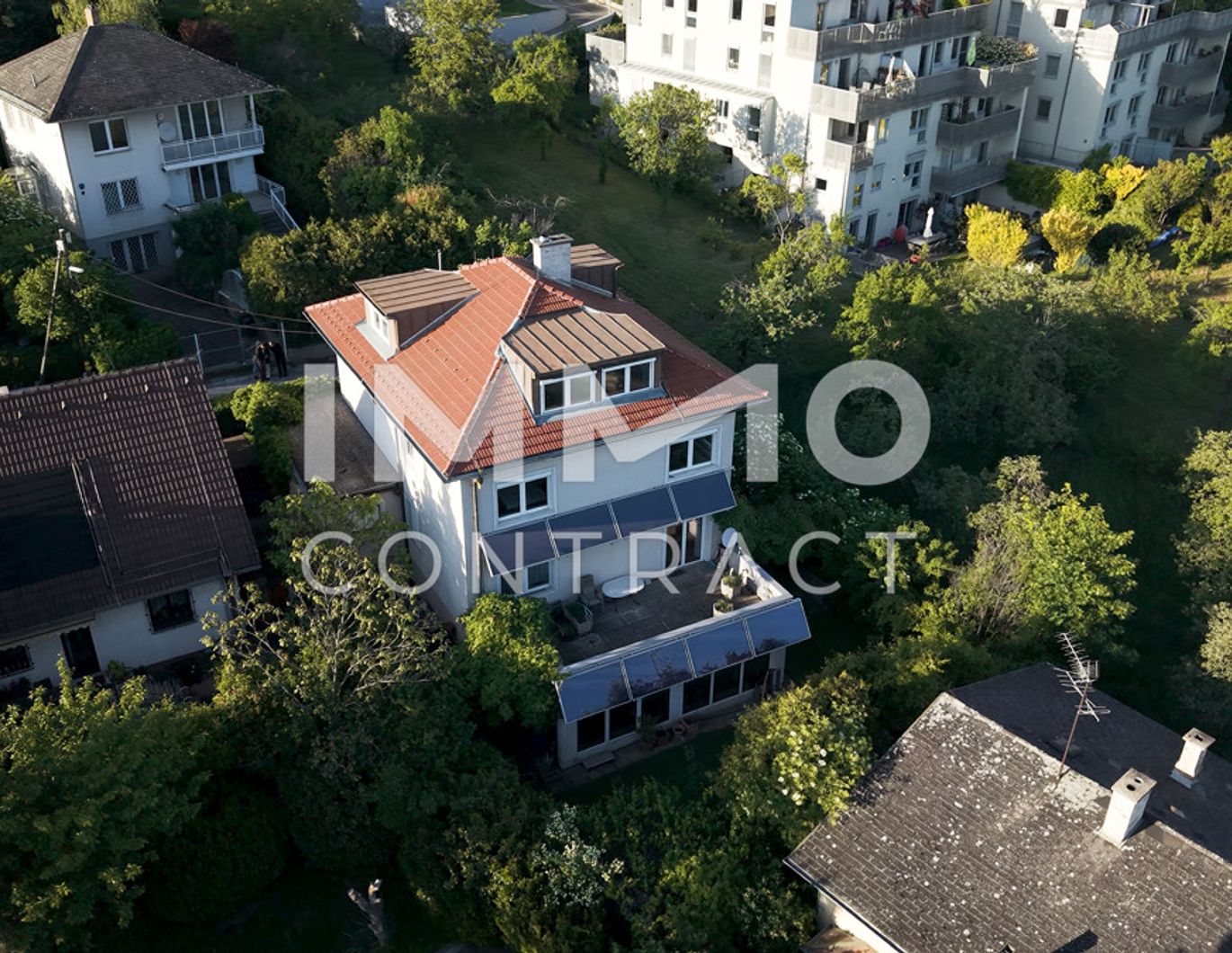 Tolles Familiendomizil mit viel Platz in grüner Lage mit Swimming-Pool, Sauna, Garten.
