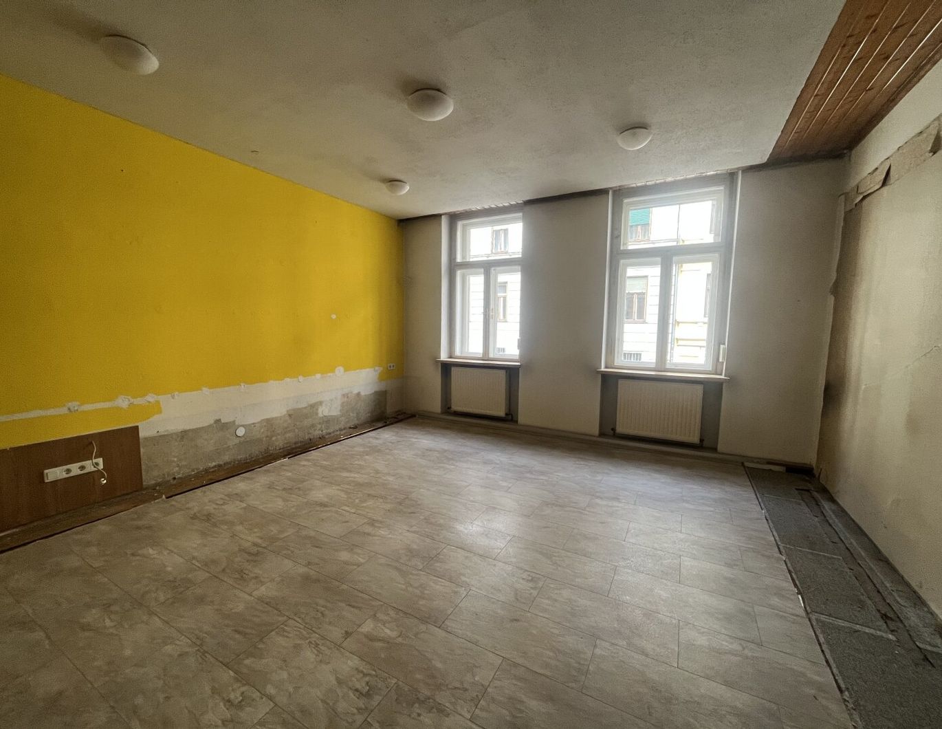 Direkt bei der TU Graz - Sanierungsbedürftige 3-Zimmer-Wohnung in bester Innenstadtlage - WG-geeignet