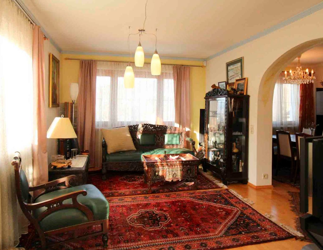 Wohnen mit Weitblick: Gepflegtes Einfamilienhaus mit großem Grundstück und flexiblem Grundriss