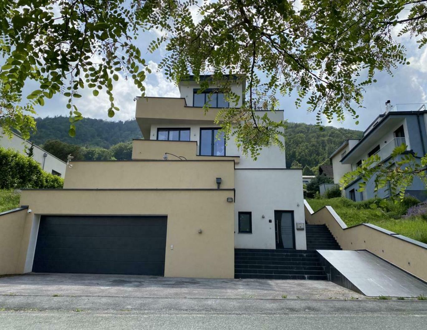 Graz-Gösting: Moderne Villa mit traumhaftem Stadtblick | Graz-Gösting: Modern villa with fantastic city views