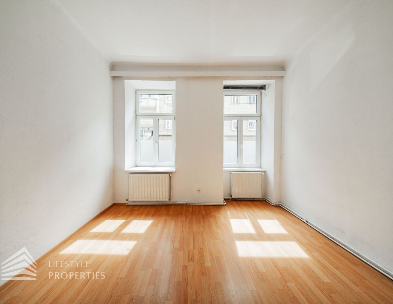 Helle Garconniere, Nähe Reumannplatz