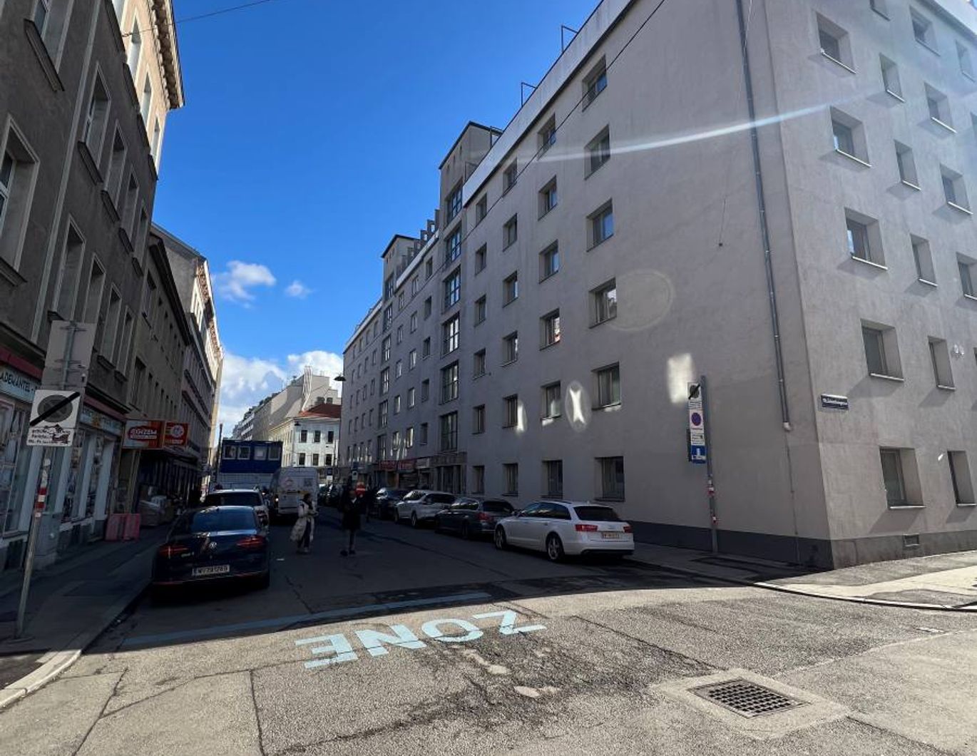 Ruhige ZWEI Zimmer Wohnung im 4. Liftstock