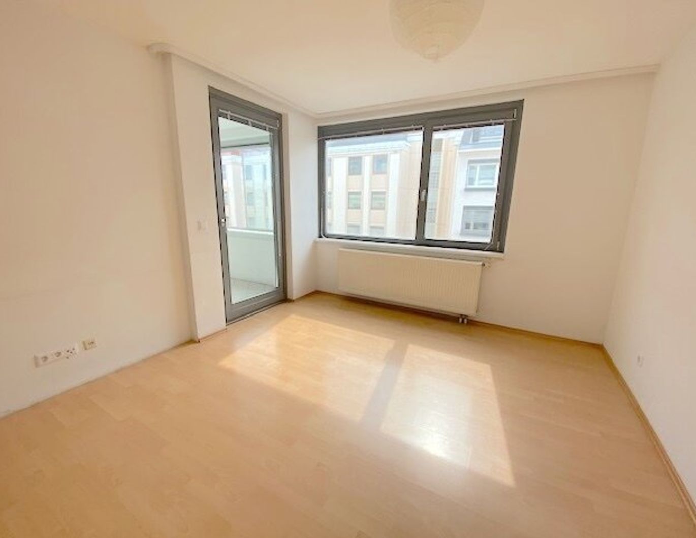 NEUER PREIS! BAURECHTSEIGENTUM! PROVISIONSFREIE 2-ZIMMER WOHNUNG MIT LOGGIA BEIM UKH LORENZ BÖHLER!