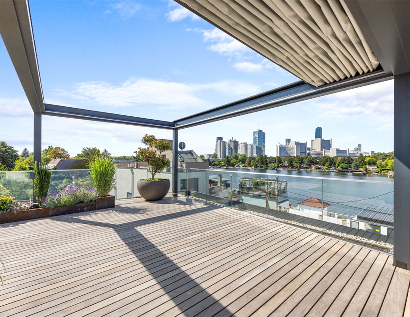 WIENER SKYLINE! Exklusives Penthouse an der oberen Alten Donau!
