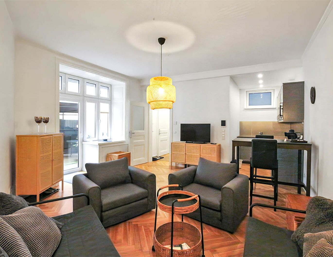 Moderne Ausstattung trifft Altbaucharme! Garconniere mit Terrasse in Wiener Toplage, 3. Bezirk