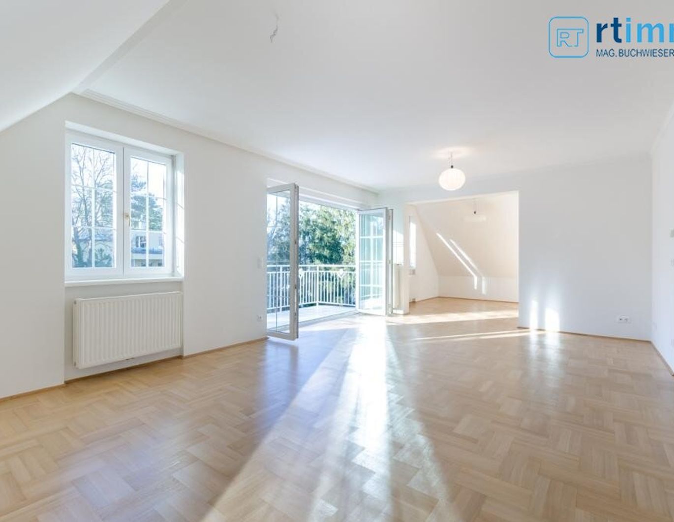 PROVISIONSFREI: SCHÖNE UND HELLE TERRASSENWOHNUNG + 70 m2 DACHTERRASSE + GARAGE
