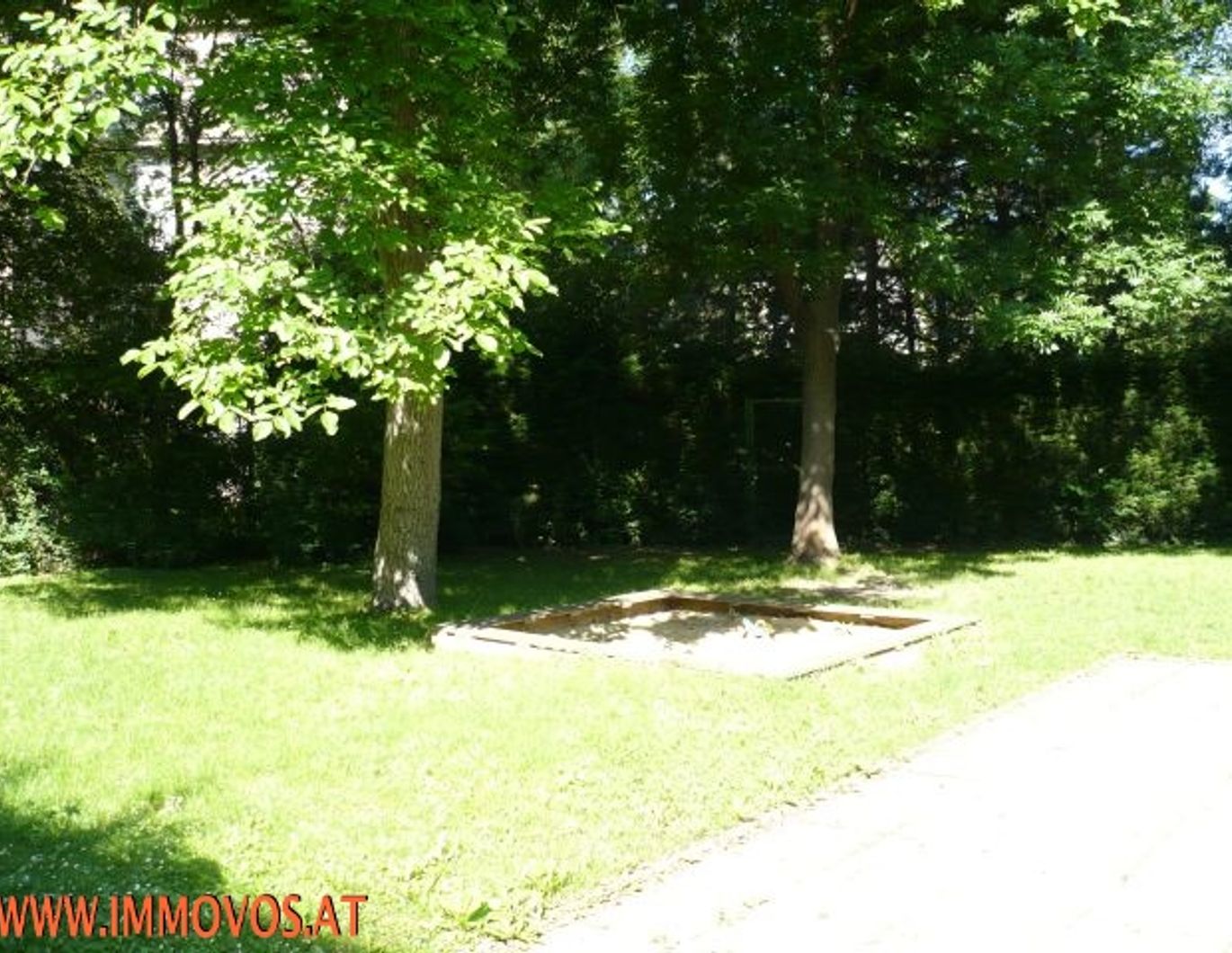 ++SONNIGE, teilmöblierte WOHNUNG MIT SOMMERLOGGIA; GRÜNBLICK, GARTENNUTZUNG++