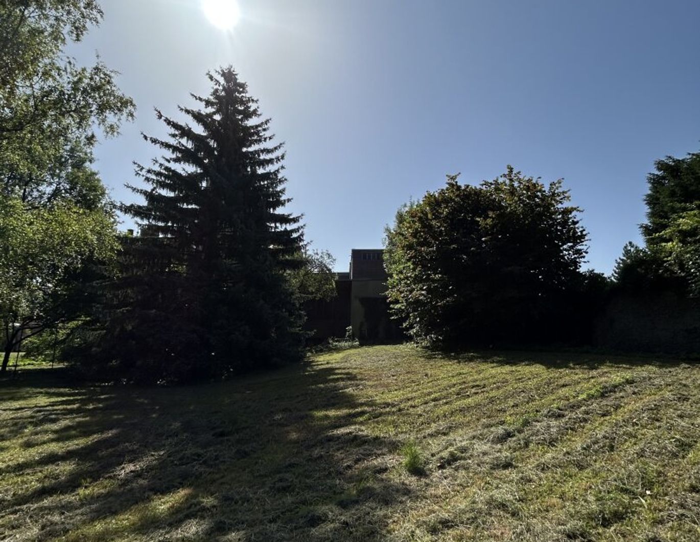Drei bebaubare Grundstücke + Villa mit Garten in Perchtoldsdorf - einzeln oder gemeinsam erwerbbar.