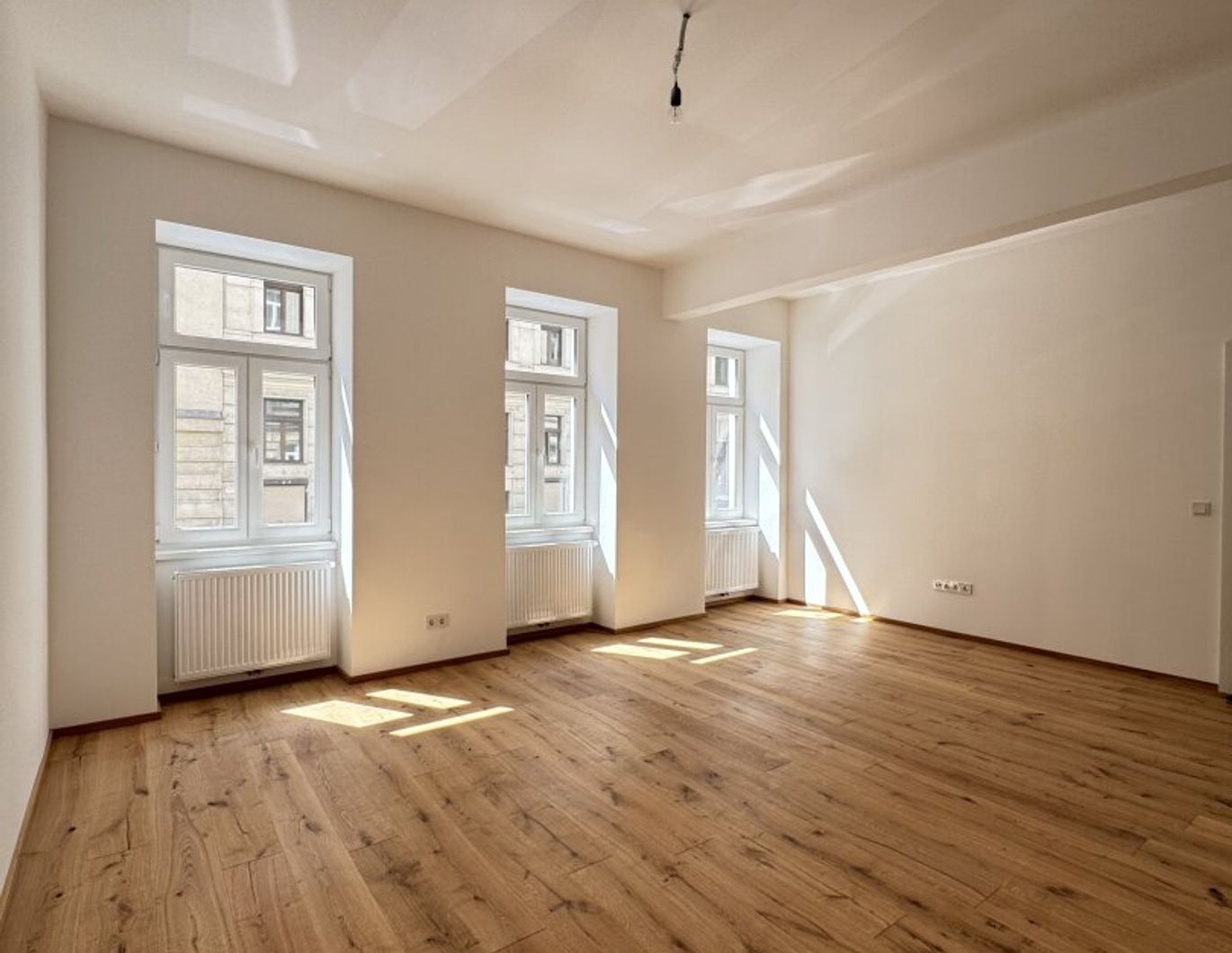 Stilvoll sanierte Altbauwohnung in Ruhelage - Erstbezug in 1150 Wien