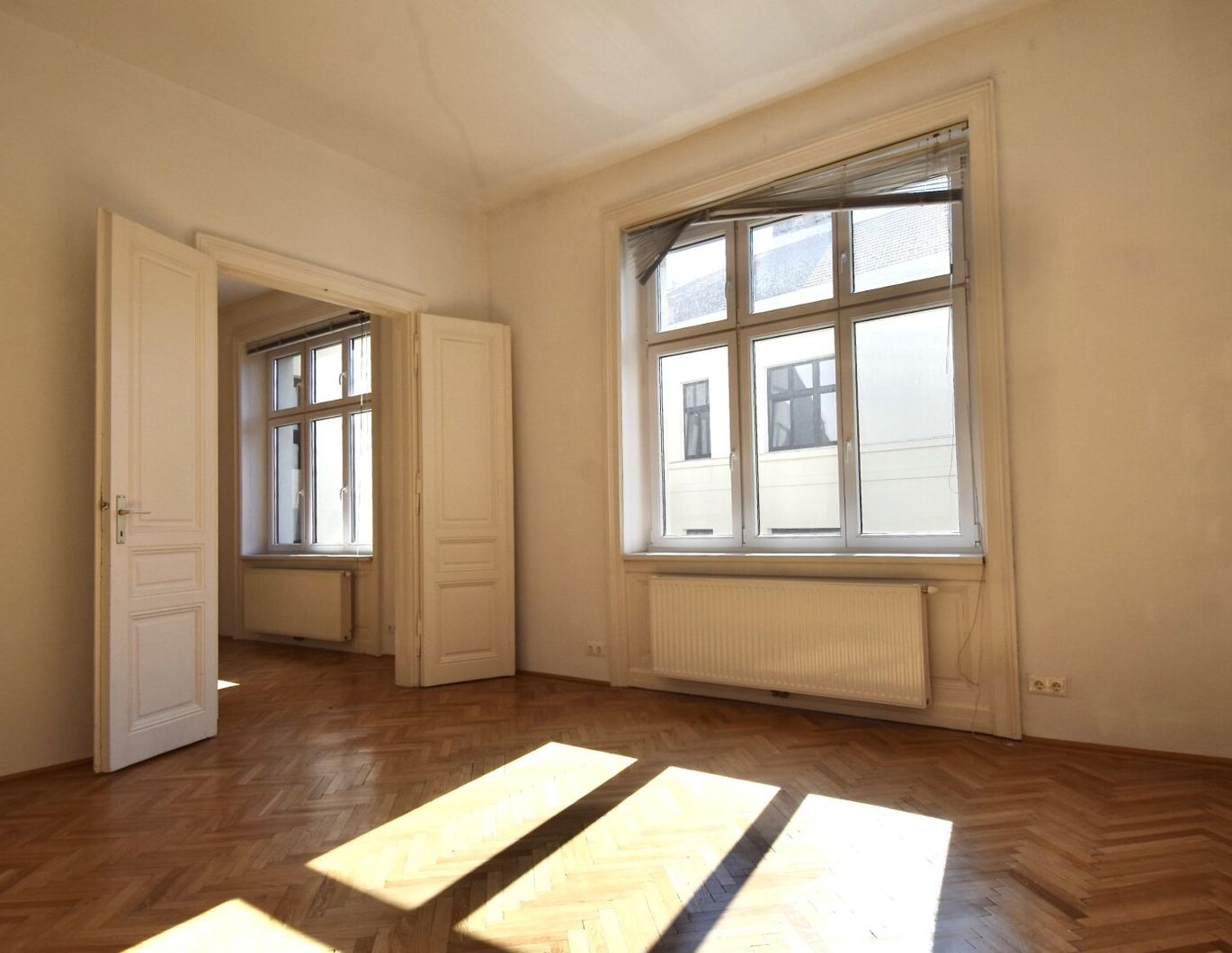 Westseitiger 2-Zimmer-Altbau im 3. Stock! Balkonoption!