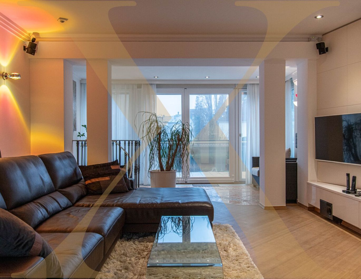 Außergewöhnliches, nahezu vollmöbliertes Einfamilienhaus mit Pool und Gartenidylle in Bestlage von Urfahr zu vermieten!