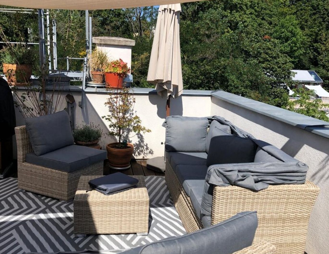 ROOFTOP LIVING - 32M² PRIVATE DACHTERRASSE MIT HOHE WARTE GRÜNBLICK - KLIMA - NÄHE U4